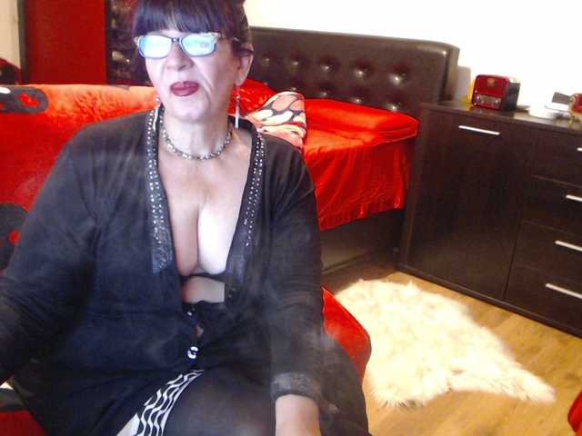 Live sex webcam photo for MissScarllet #271372190