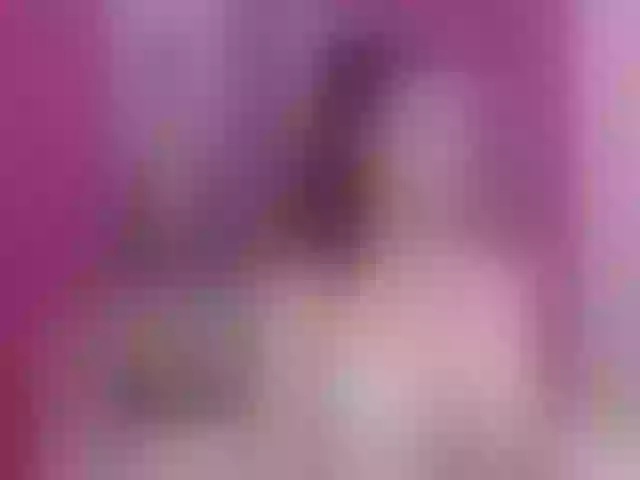 Live sex webcam photo for BustyxxHelen #271365116