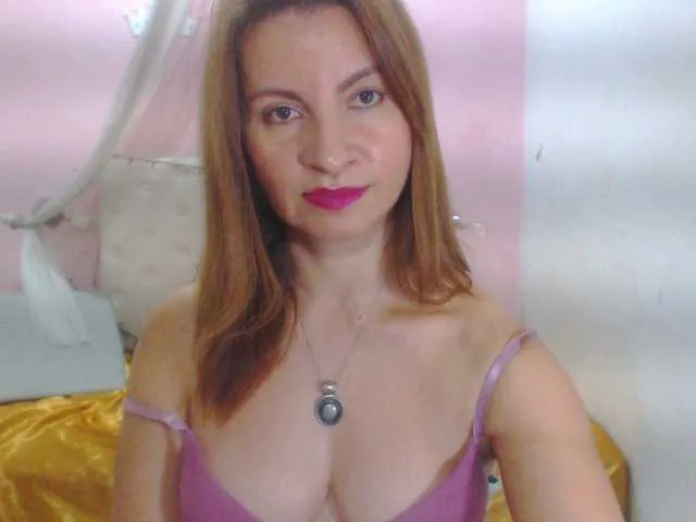 Live sex webcam photo for AliceMiller13 #271373197