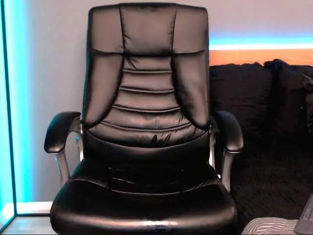 Live sex webcam photo for NinaRosee #271360867