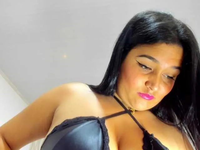 Live sex webcam photo for NiaCollins #271361538