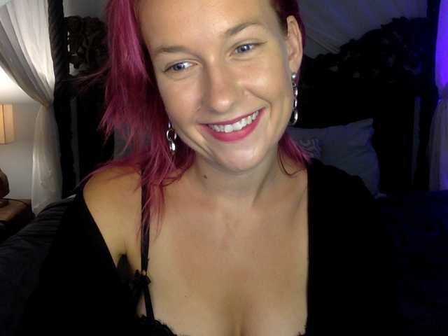 Live sex webcam photo for classylady210 #271365166