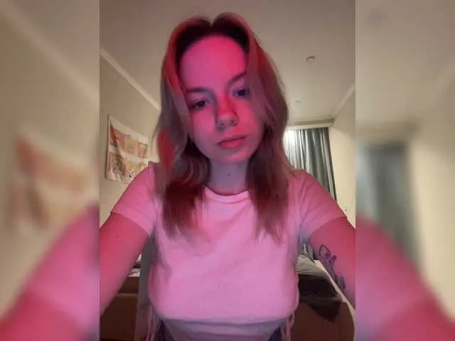 Live sex webcam photo for EmilyMilss #271372039