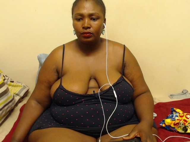 Live sex webcam photo for CurvyDimples #271372655