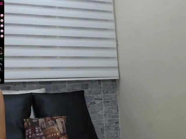 Live sex webcam photo for SantanaAndBri #271368506