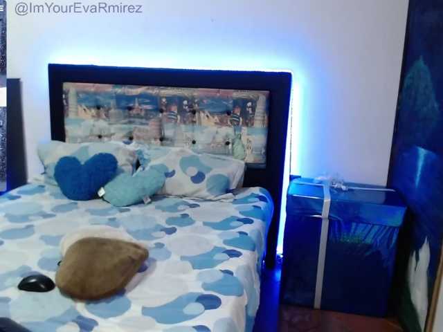 Live sex webcam photo for HelenaJones1 #271372995