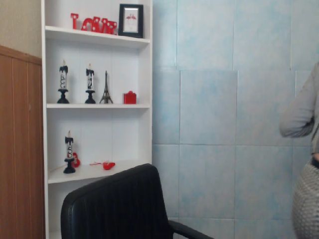 Live sex webcam photo for SshyTeen #271365803