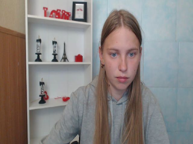 Live sex webcam photo for SshyTeen #271367228