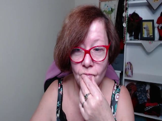 Live sex webcam photo for Adele_69 #271369750
