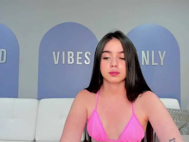 Live sex webcam photo for ManuelaVega #271364964
