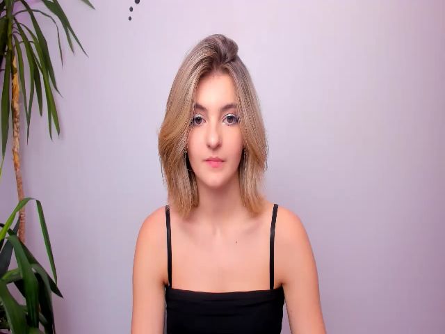 Live sex webcam photo for HelelGretta #271364290