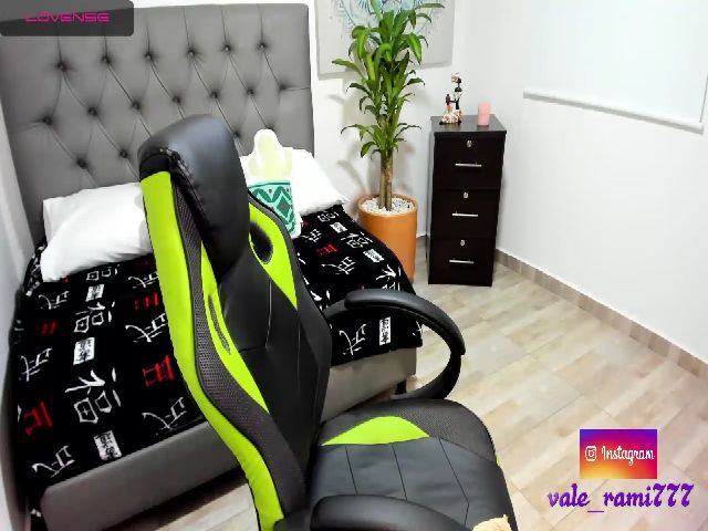 Live sex webcam photo for Violeth_96_ #271364308