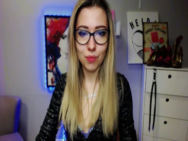 Live sex webcam photo for HeidiFLOWER #271366229