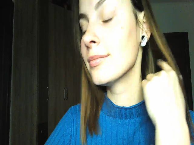 Live sex webcam photo for MisssSun #271370126