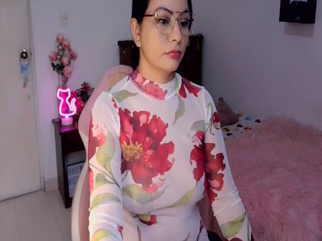 Live sex webcam photo for Cailyn_Hot1 #271367614