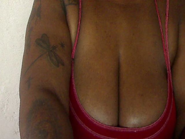 Live sex webcam photo for Assbigxhot9 #271369238