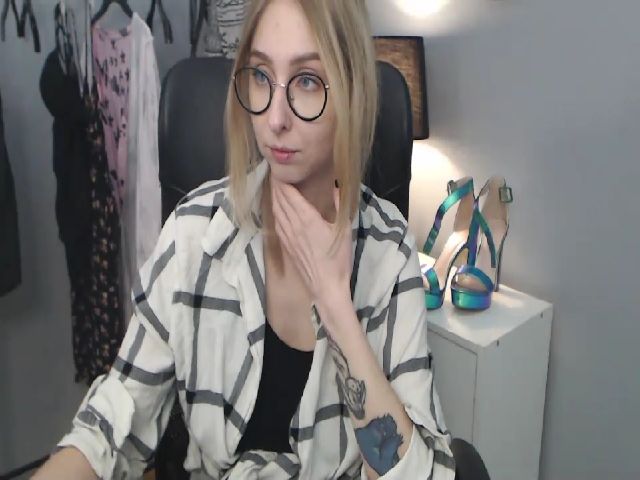 Live sex webcam photo for DIRTYgianna #271369794