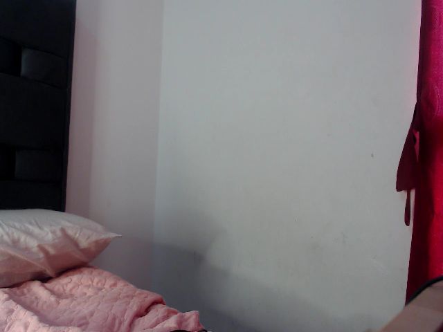 Live sex webcam photo for NATHY_ROUSELL #271370768