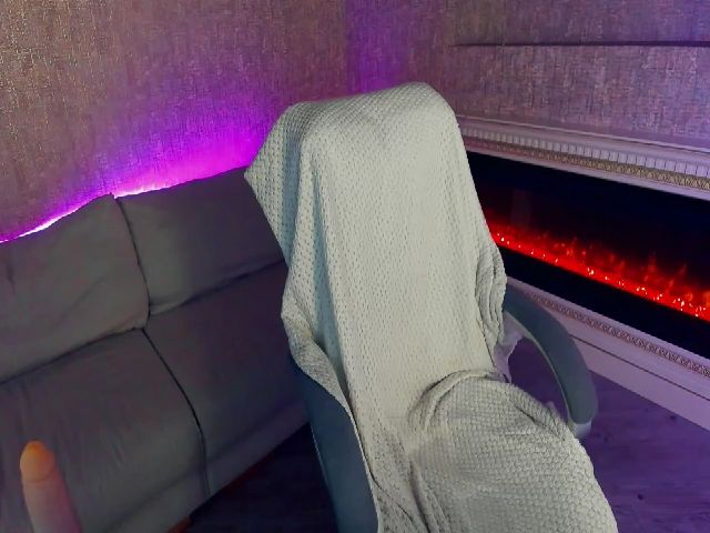 Live sex webcam photo for MonicaSage #271364182