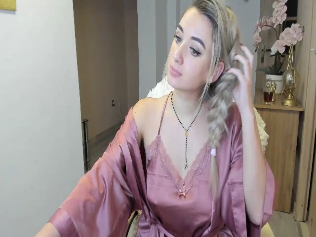 Live sex webcam photo for Papaya43 #271374590