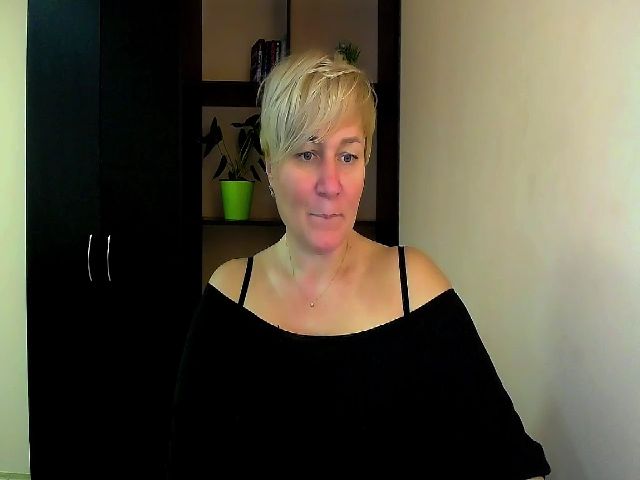 Live sex webcam photo for KailyMey #271370675