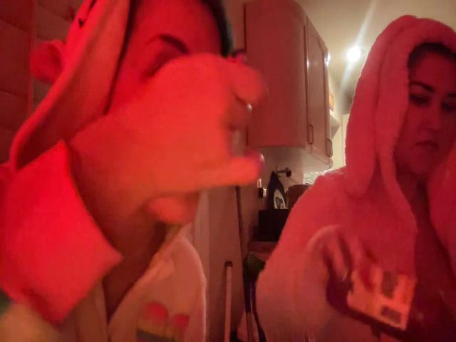 Live sex webcam photo for GoddessLilith #271364215