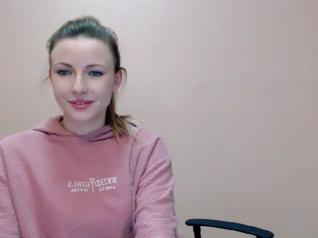 Live sex webcam photo for SweettDrream #271370256