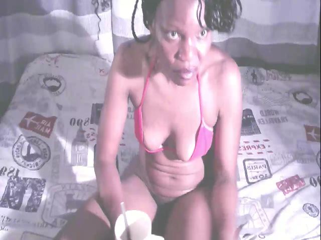 Live sex webcam photo for Sexybooty85 #271363659