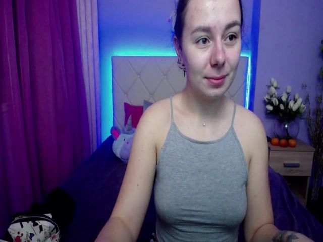 Live sex webcam photo for DinaD #271364035