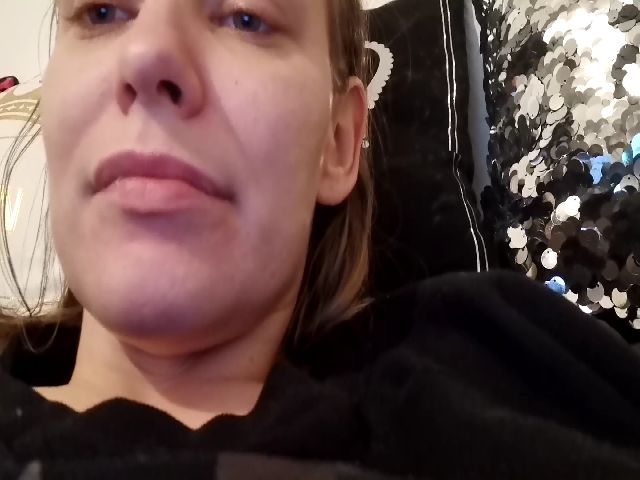 Live sex webcam photo for AnnaDiamond1 #287889231