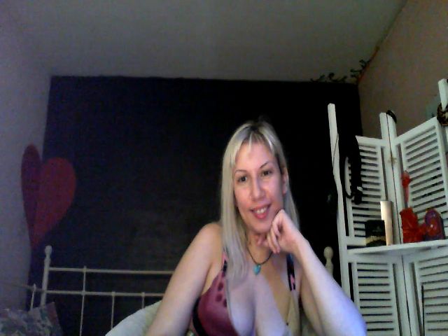 Live sex webcam photo for Marvel33 #271363377