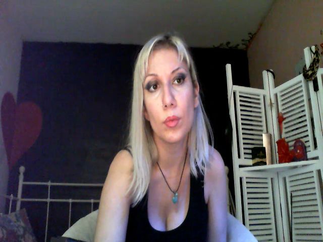 Live sex webcam photo for Marvel33 #271367192