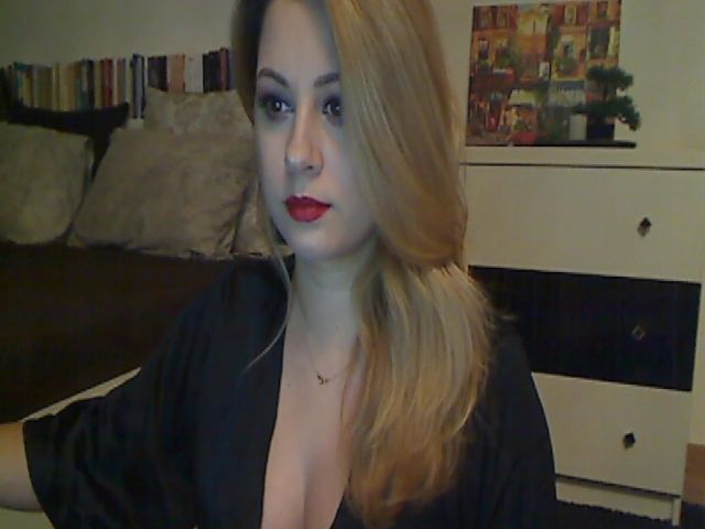 Live sex webcam photo for MISS__S #271369990