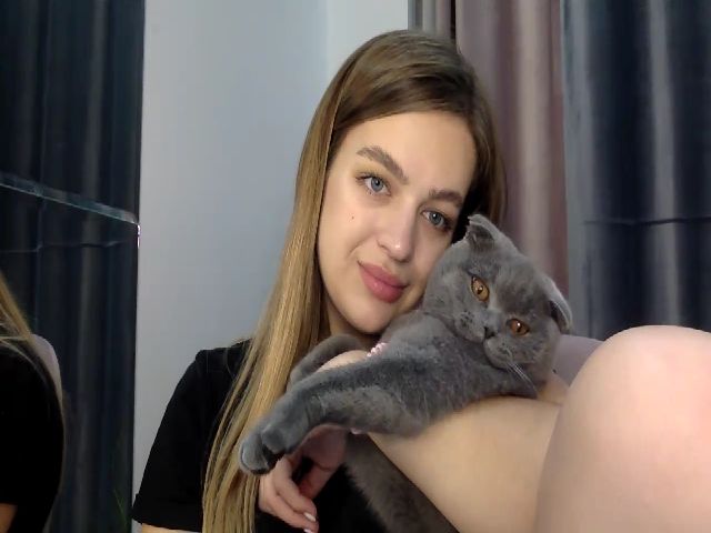 Live sex webcam photo for Princess_Ly2 #271376344