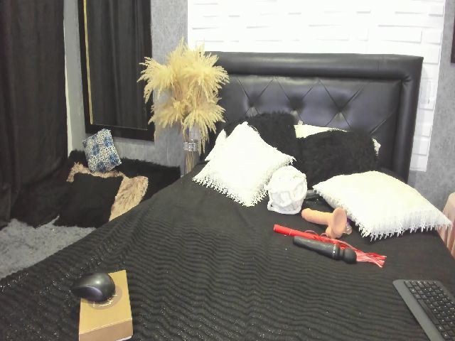 Live sex webcam photo for Sophia_hills_ #271366539