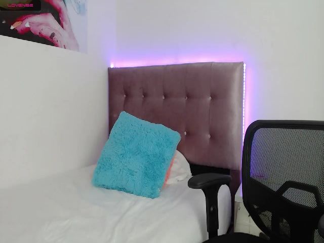 Live sex webcam photo for Aria_26 #271364162