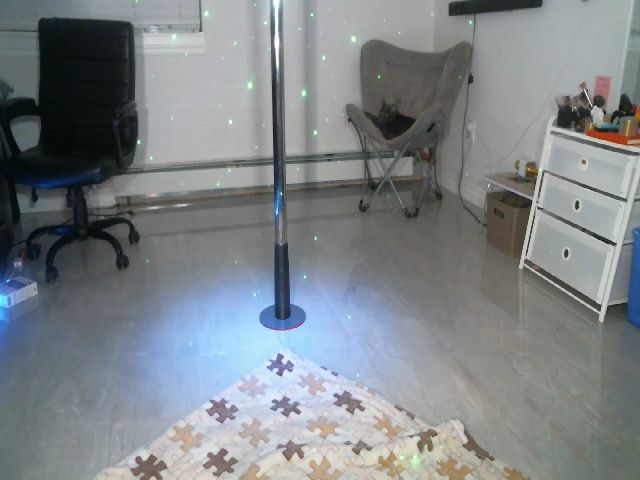 Live sex webcam photo for Raine69 #271362739