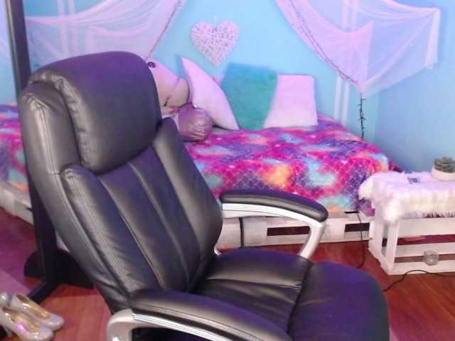 Live sex webcam photo for KATHY-SNOW #271365611