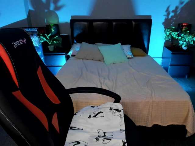 Live sex webcam photo for Your-Alison #271361857