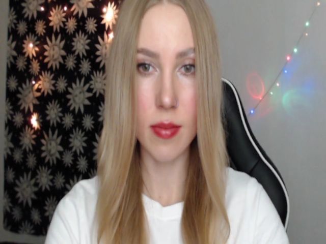 Live sex webcam photo for MagicElfie #271370927