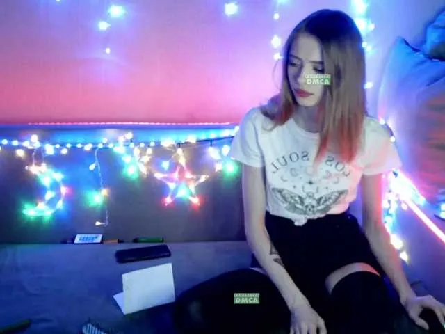 Live sex webcam photo for Evelyn-7 #271360882
