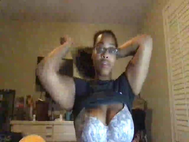 Live sex webcam photo for LoverGirl4200 #271363218