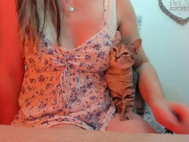 Live sex webcam photo for madyqueen #271388623