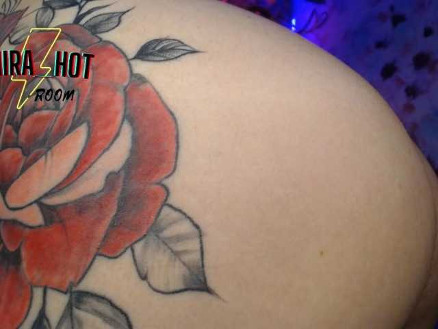 Live sex webcam photo for lucy-hot1 #271384934