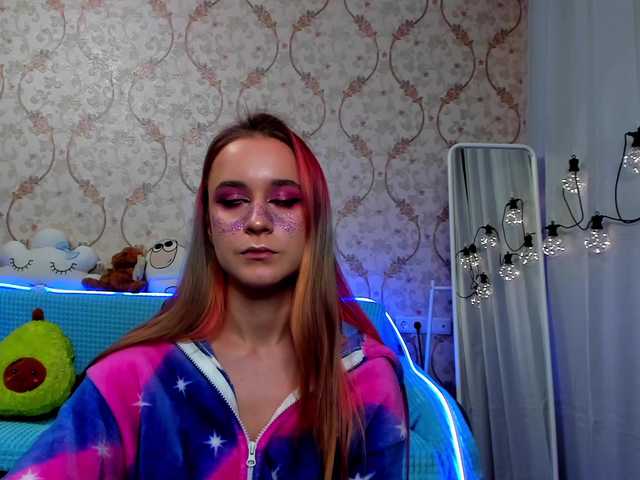 Live sex webcam photo for KiraLiLime #287990207