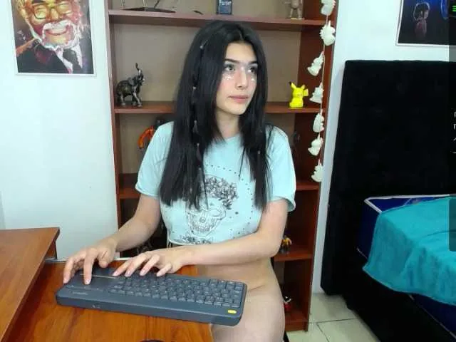 Live sex webcam photo for CharlloteWolf #271389025