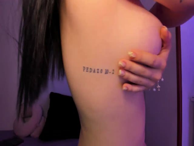 Live sex webcam photo for Sexxygirl18x #271379266