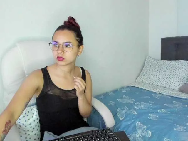Live sex webcam photo for AshelyGirl #271378103