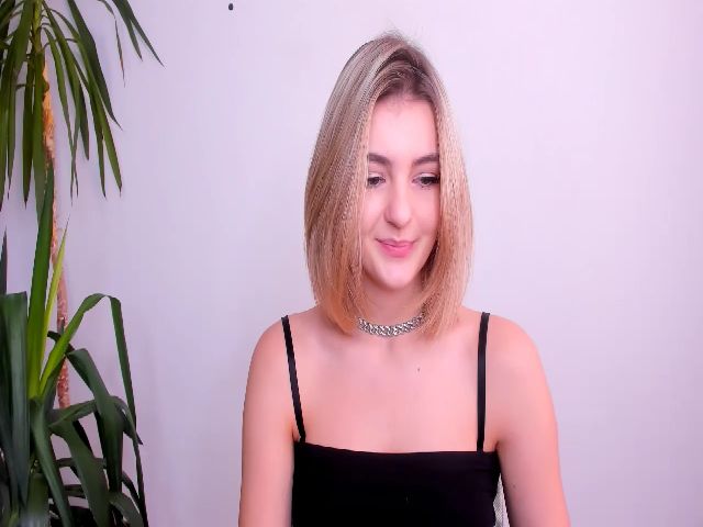 Live sex webcam photo for HelelGretta #271382090