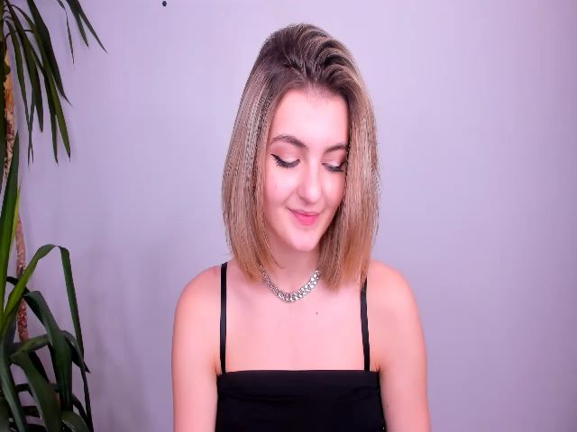 Live sex webcam photo for HelelGretta #271392288